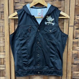 Stunning Pepe Jeans London sleeveless hoodie with embroidery